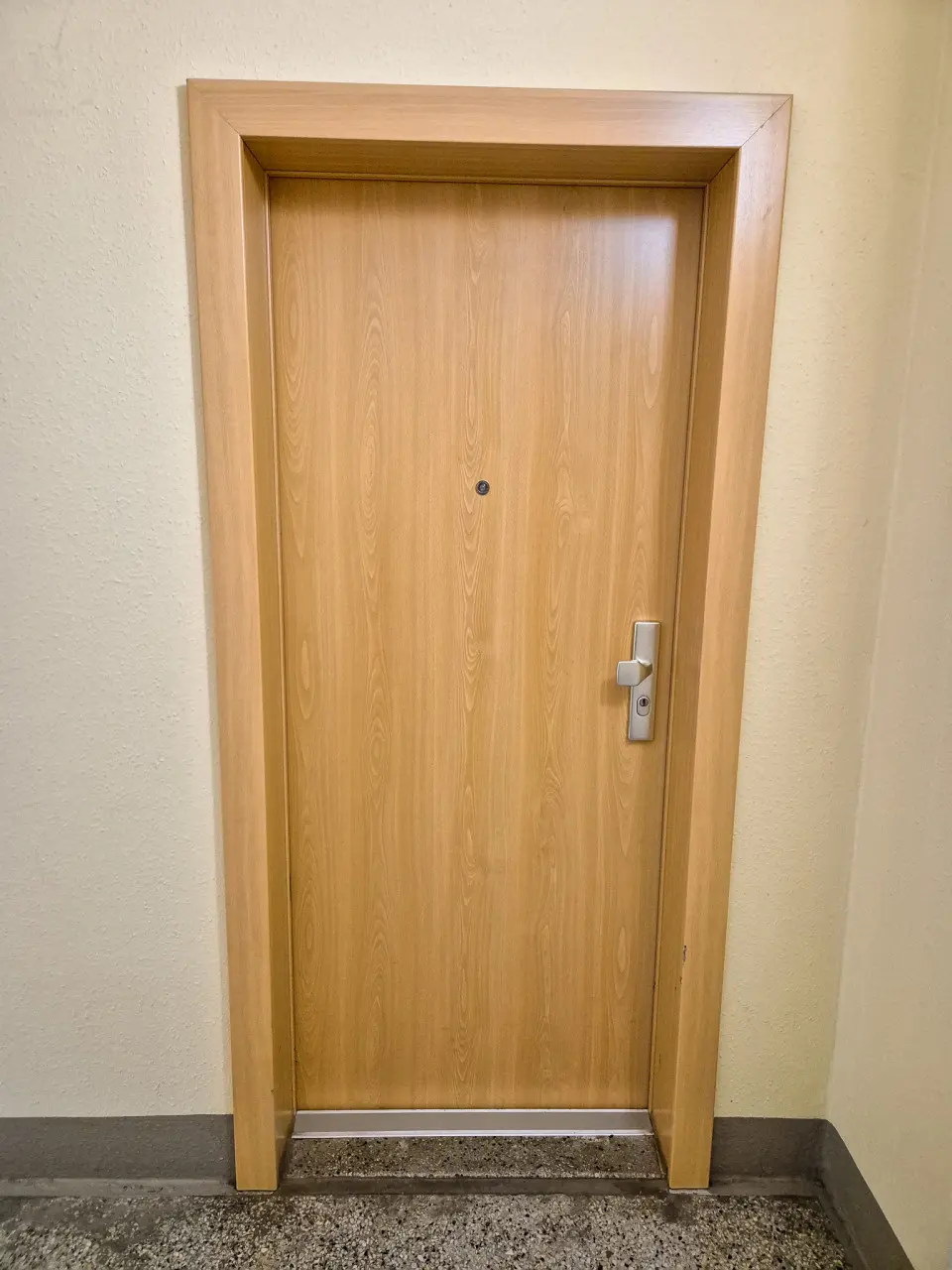 Apartment Listing - *Beautiful 2-room apartment in a green neighborhood seeks new tenants*