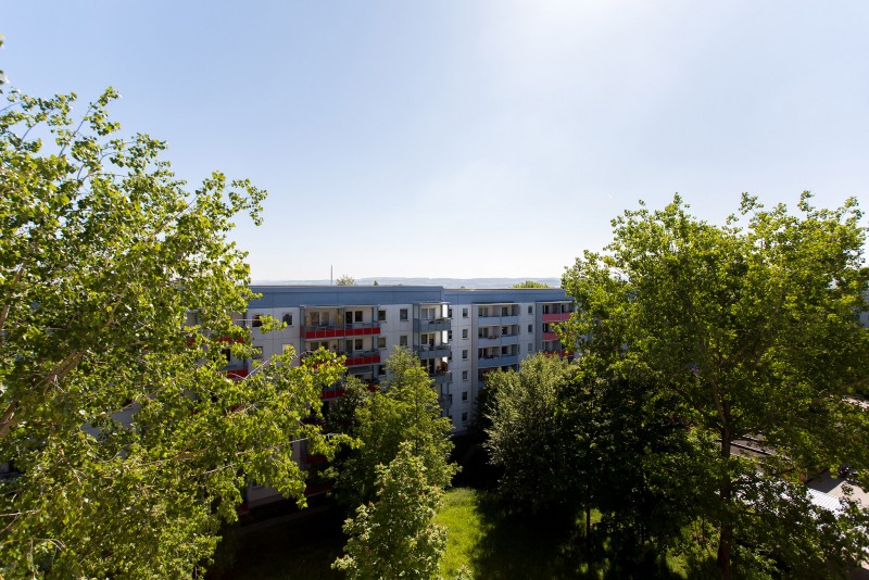 Ausblick aus Schlafzimmer - 3-Raum-Wohnung mit Balkon