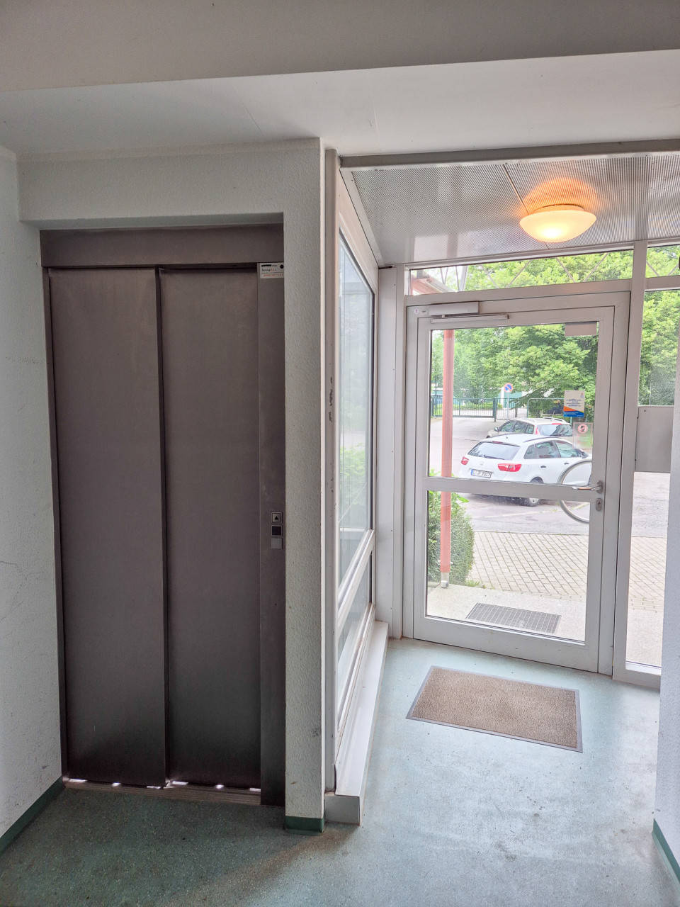 Elevator - Beautiful 3-room apartment in Markersdorf