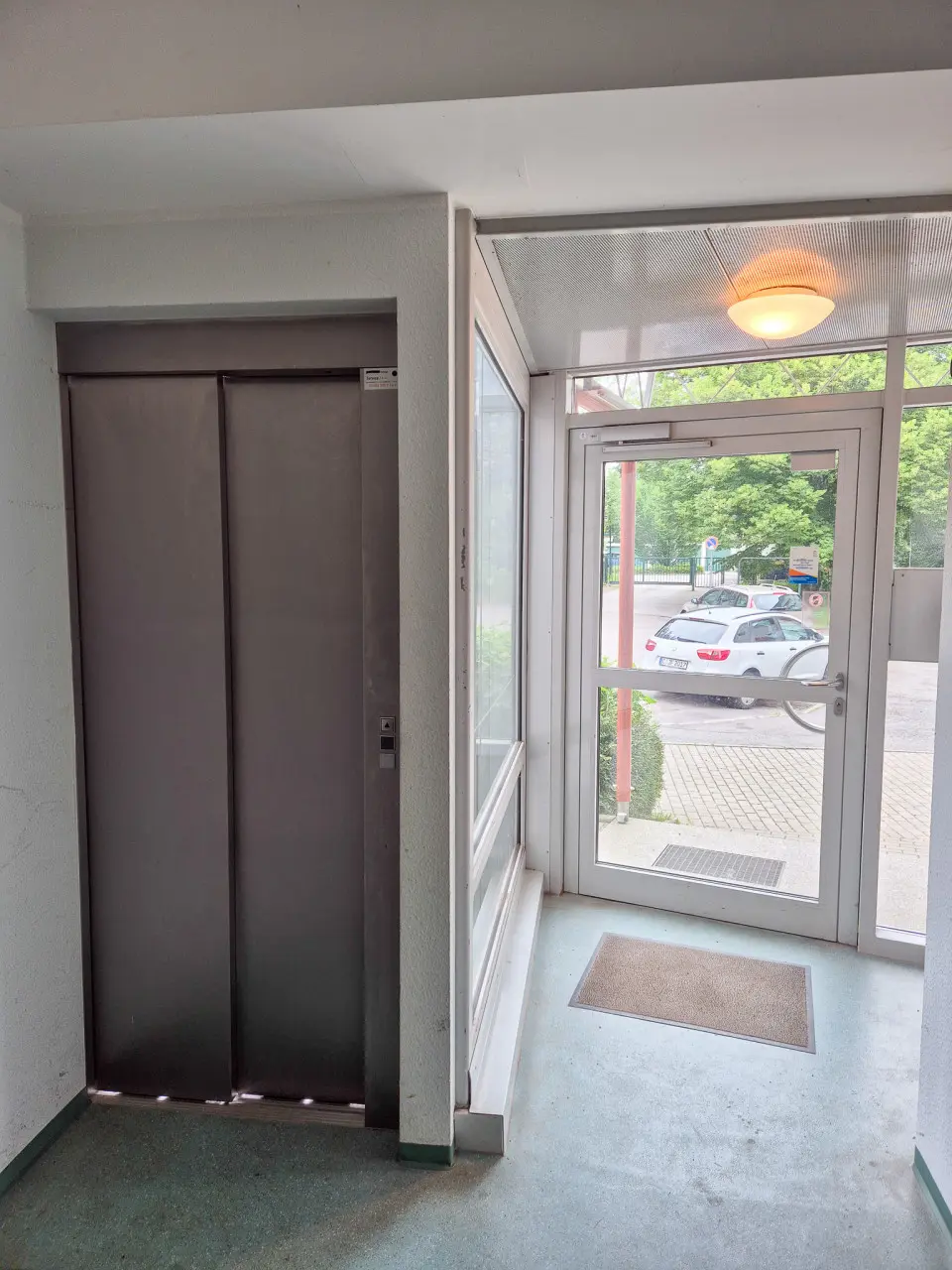 Elevator - Beautiful 3-room apartment in Markersdorf