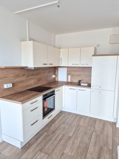 Hier wirst du dich wohlfühlen – 3-Raumwohnung mit Einbauküche, Otto-Hofmann-Str. 14, 09122 Chemnitz