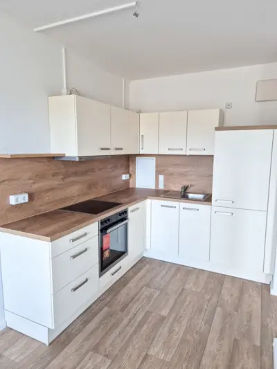 You'll feel at home here - 3-room apartment with fitted kitchen, Otto-Hofmann-Str. 14, 09122 Chemnitz