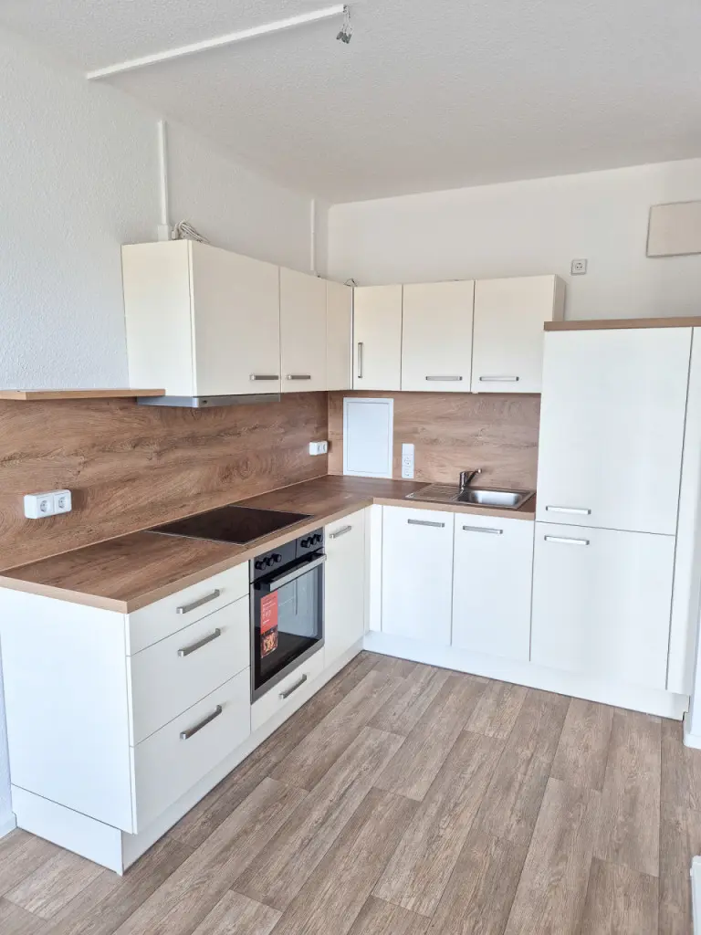 Cover picture - You'll feel at home here - 3-room apartment with fitted kitchen