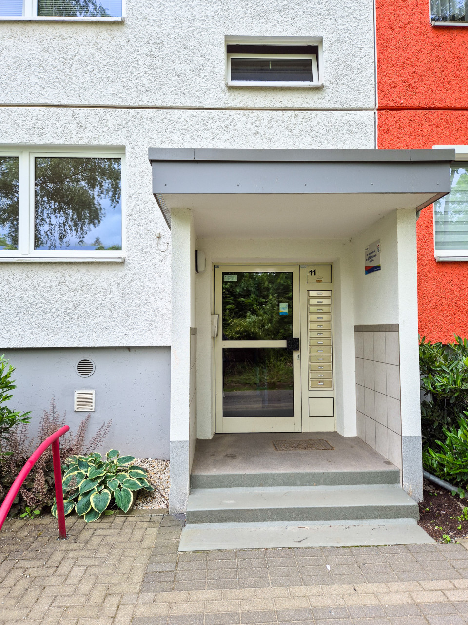 Hauseingang - 3-Raum-Whg. in ruhiger Lage mit Balkon