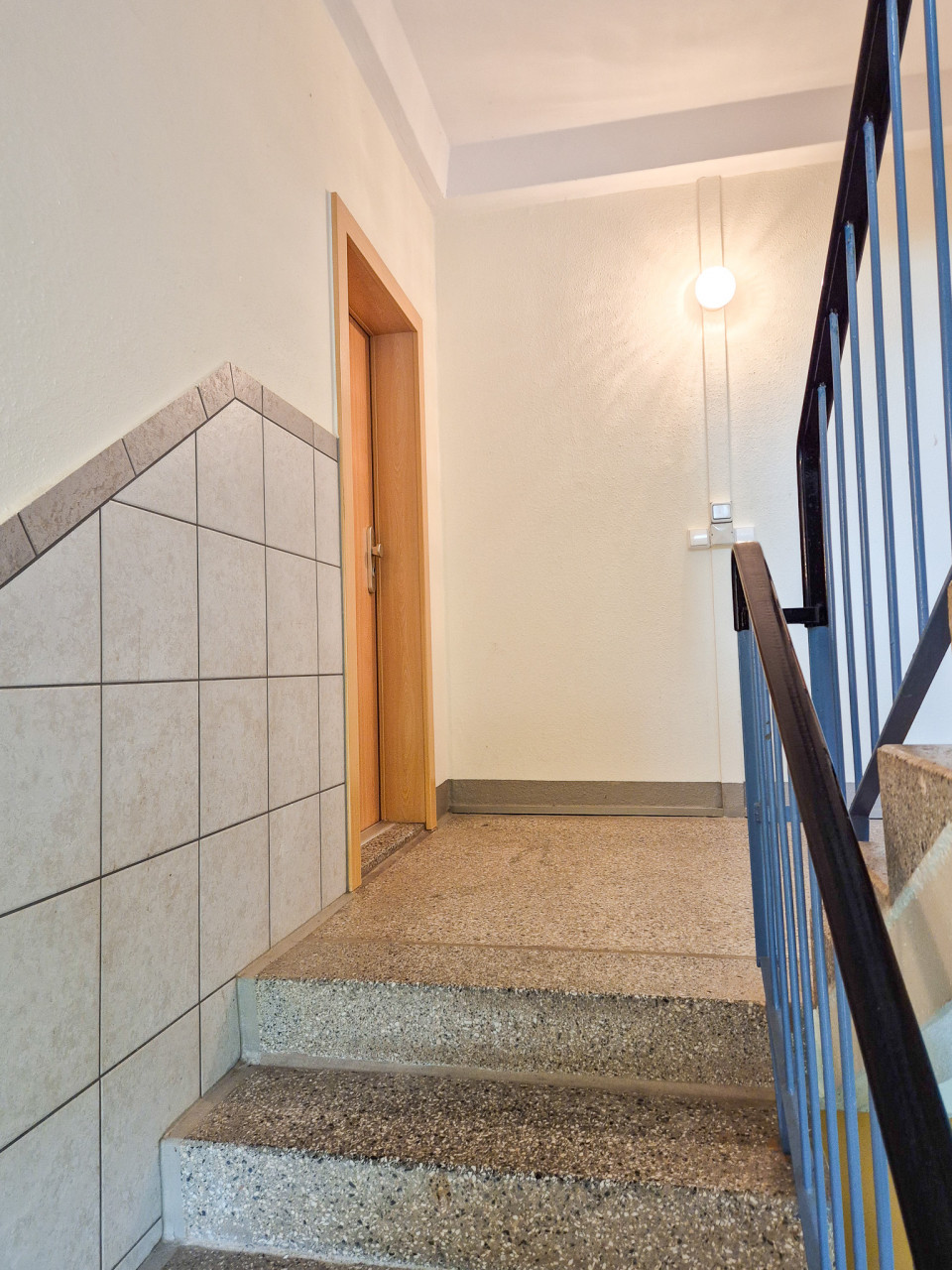 Treppenhaus - 3-Raum-Whg. in ruhiger Lage mit Balkon