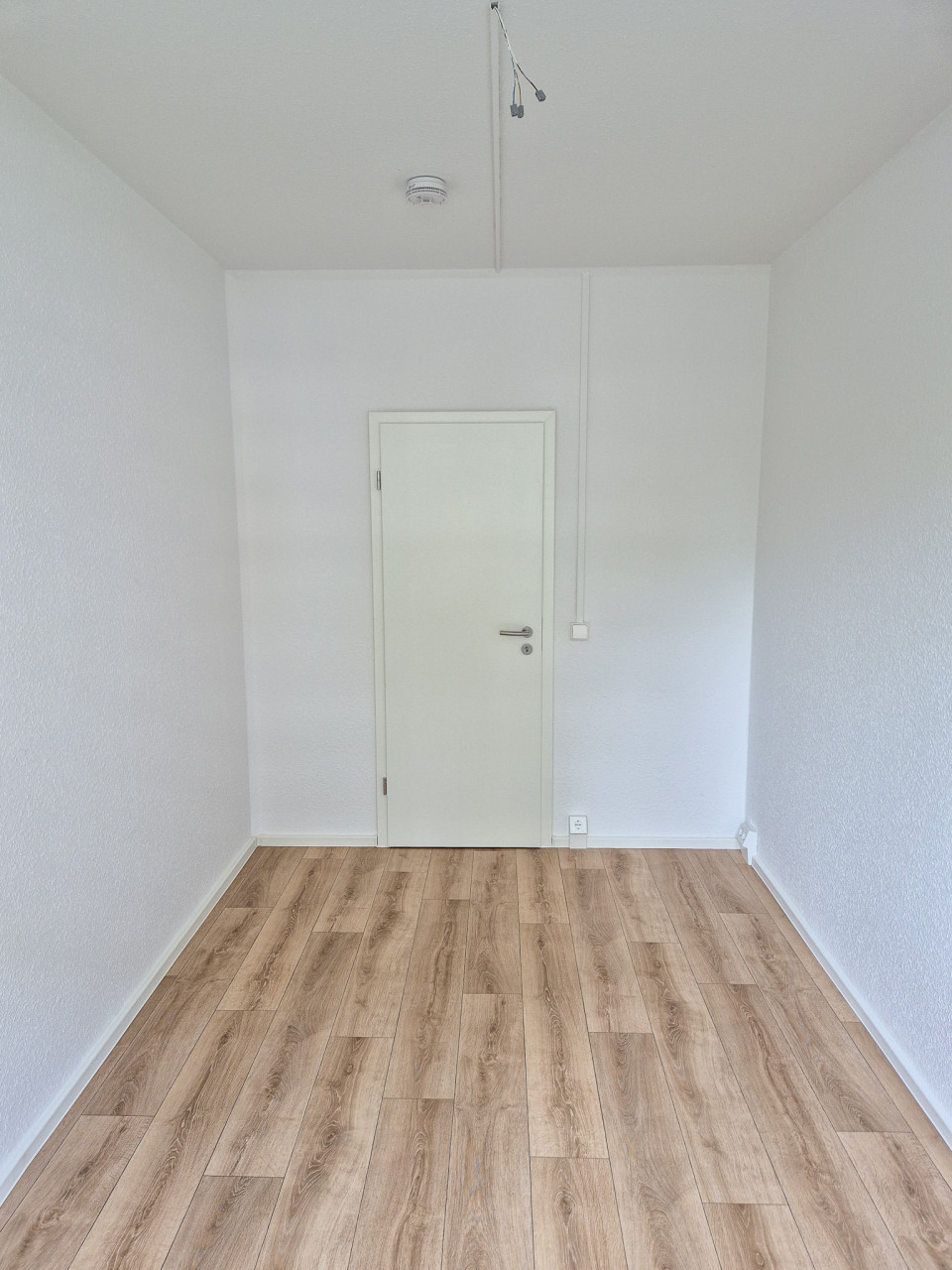 Children's room - 3-room apartment with balcony and bathtub on the 1st floor