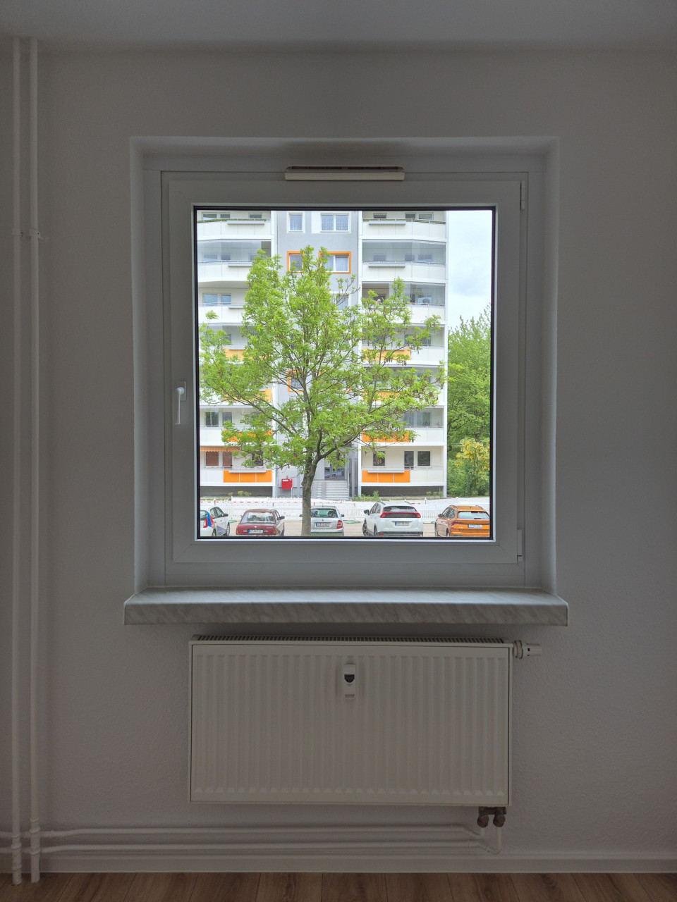 Children's room - 3-room apartment with balcony and bathtub on the 1st floor