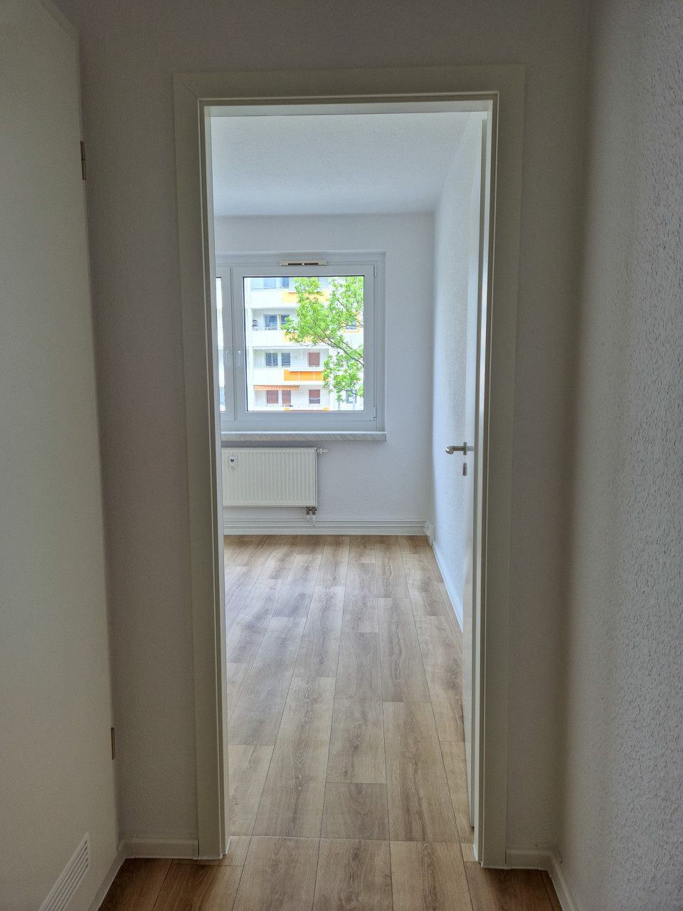 Bedroom - 3-room apartment with balcony and bathtub on the 1st floor