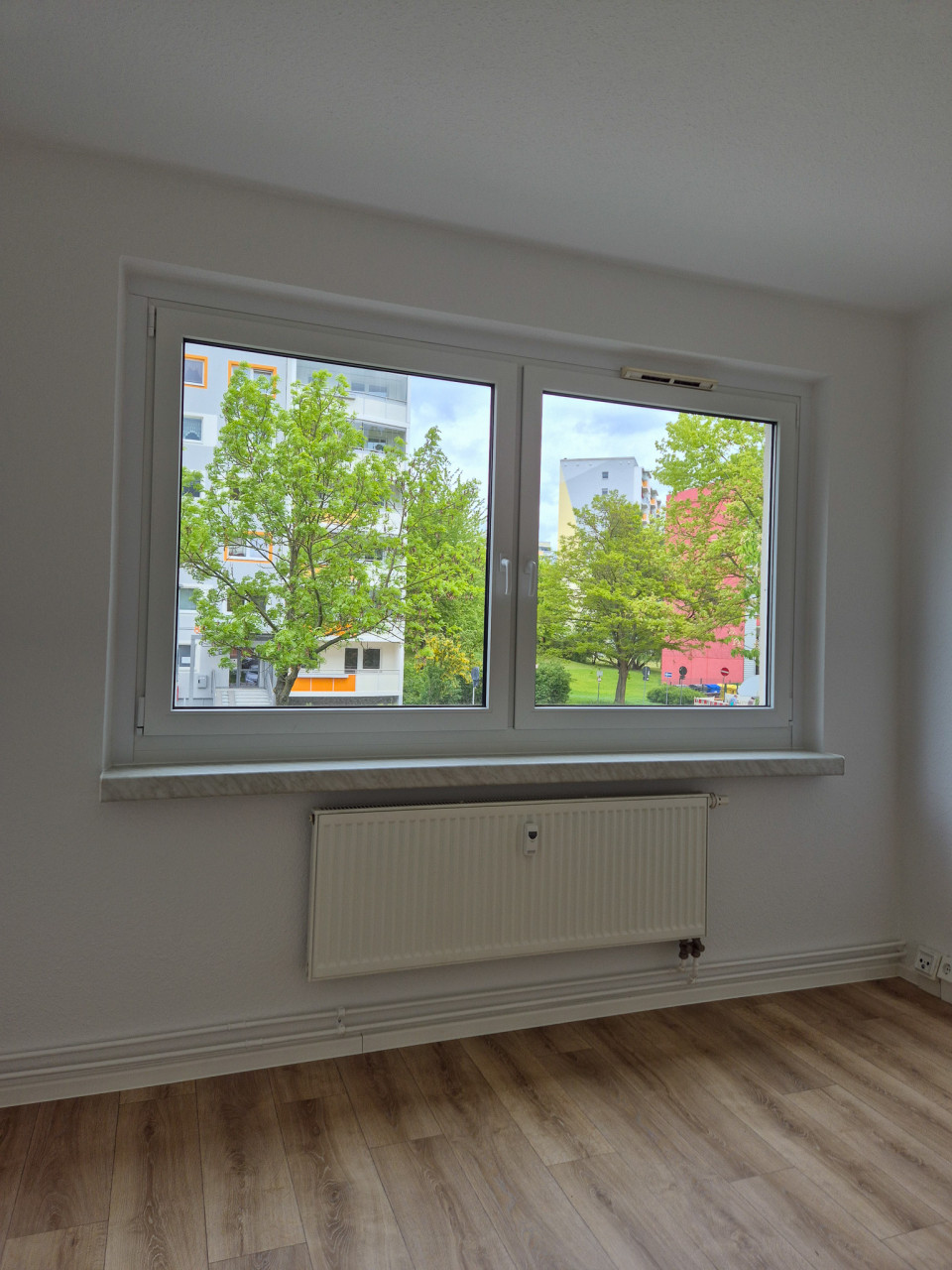 Bedroom - 3-room apartment with balcony and bathtub on the 1st floor
