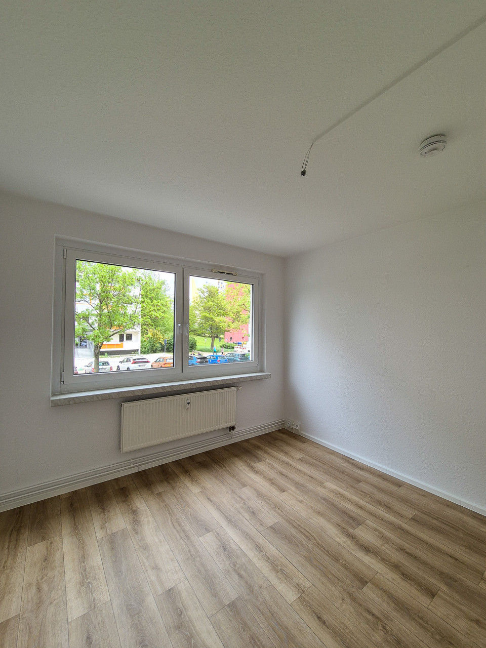 Bedroom - 3-room apartment with balcony and bathtub on the 1st floor