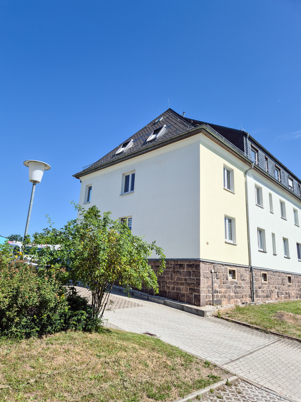 Außenansicht - Erstbezug nach Ausbau – wunderschöne Dachgeschosswohnung für die ganze Familie