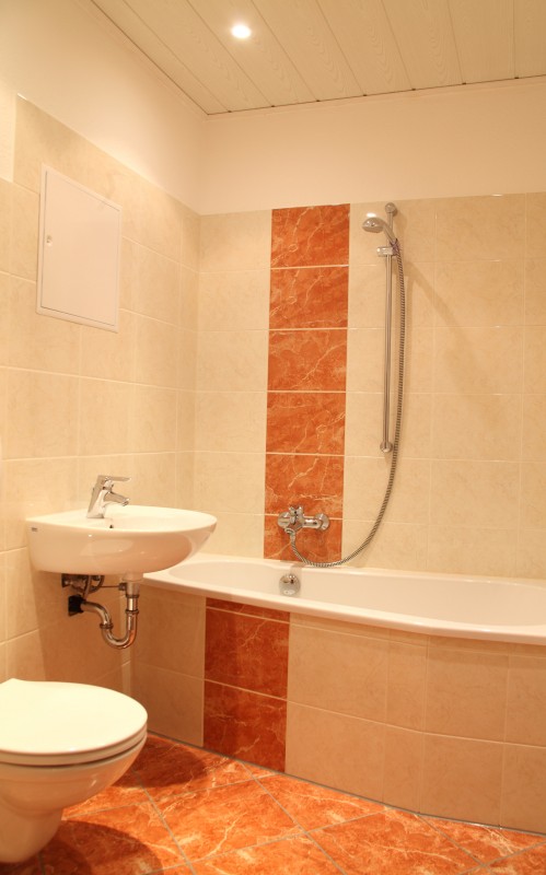 Bad mit Wanne - Hier ist jeder Quadratmeter gut genutzt