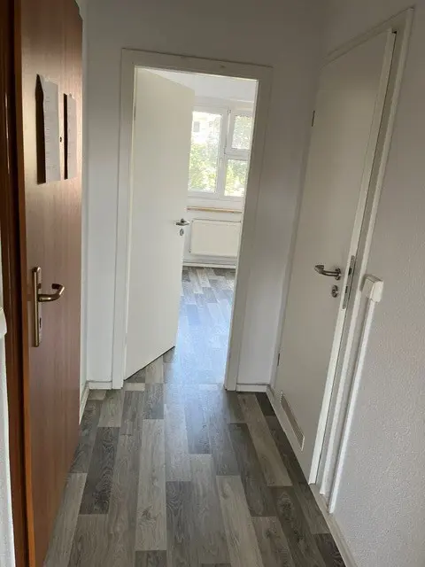 kleiner Flur - Moderne 2-Raumwohnung im Grünen