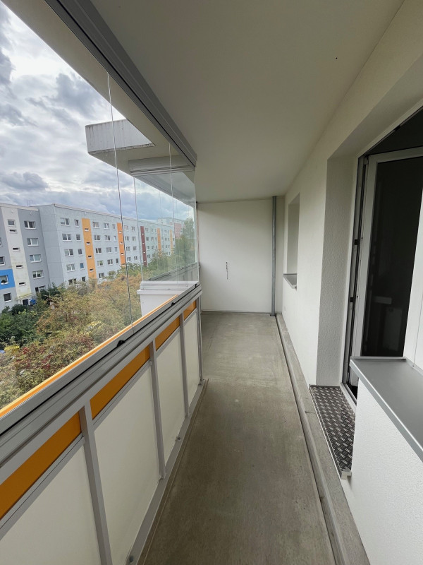 Detailansicht - 2 Zimmer, großer sonniger Balkon und Tageslichtküche