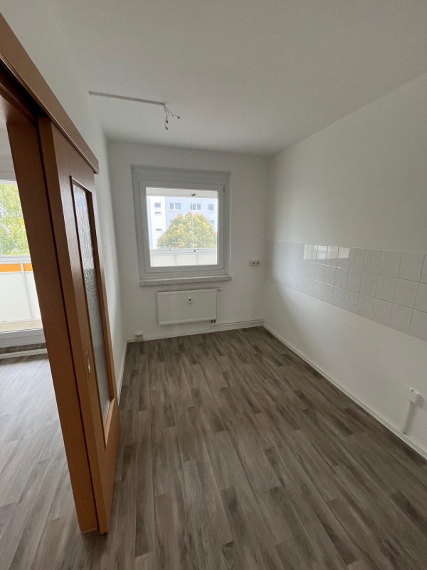 Detailansicht - 2 Zimmer, großer sonniger Balkon und Tageslichtküche