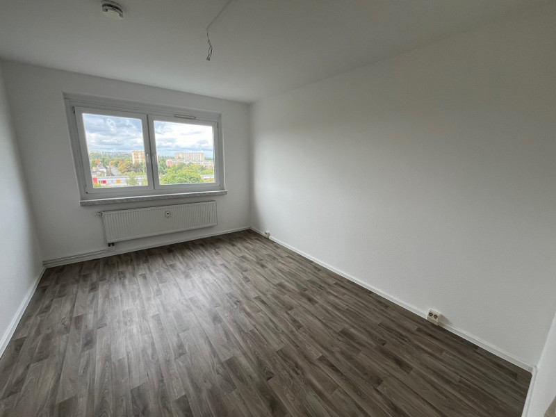Detailansicht - 2 Zimmer, großer sonniger Balkon und Tageslichtküche