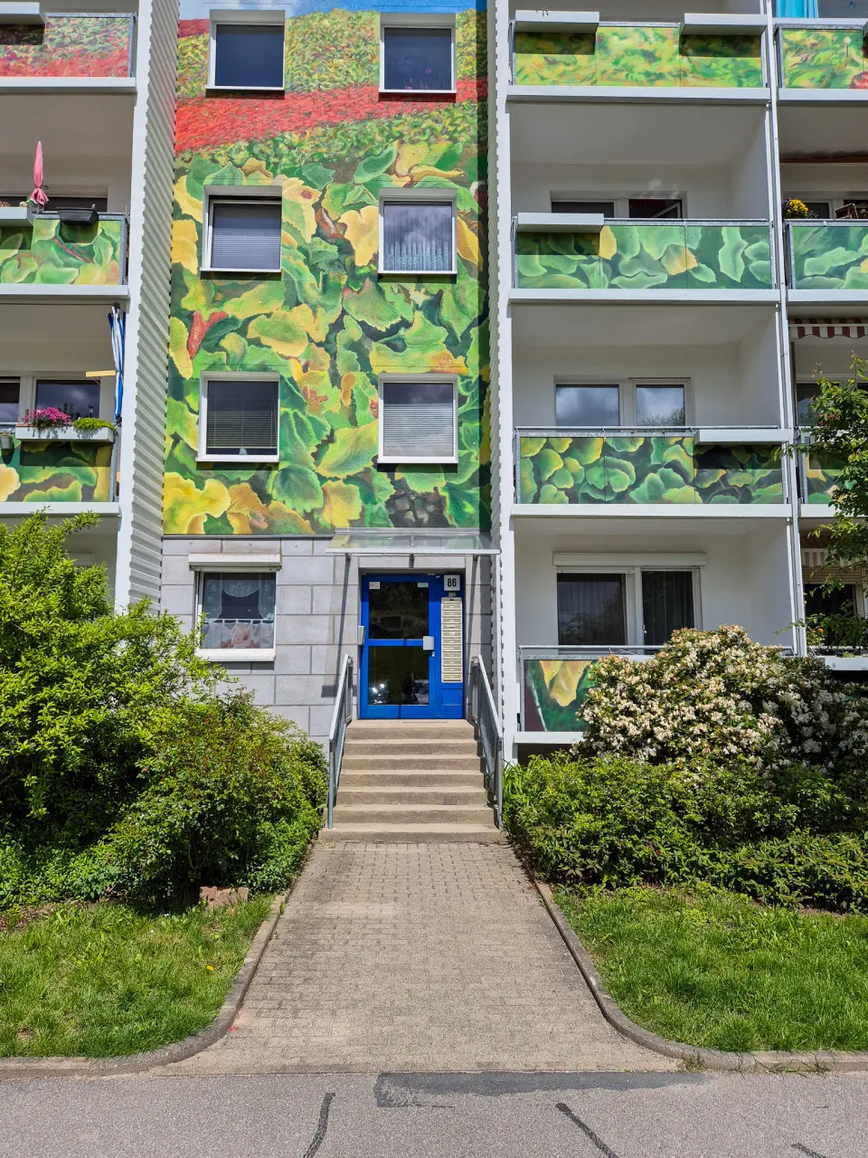Hausansicht - 3-Raum-Whg. für Sie renoviert!