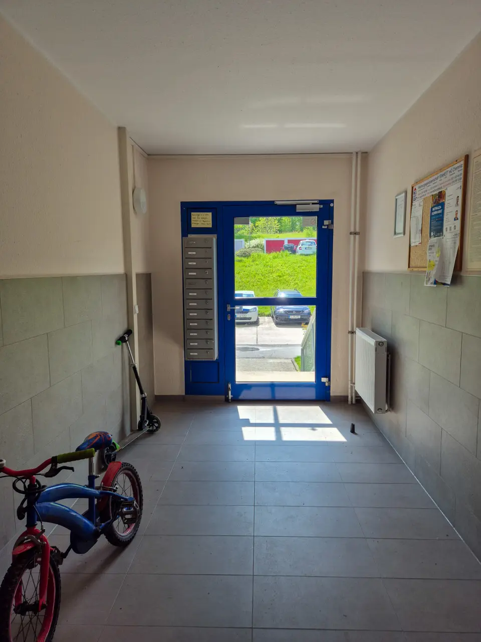 Treppenhaus - 3-Raum-Whg. für Sie renoviert!