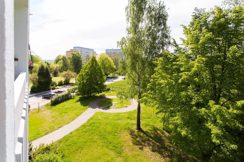 schöner Balkonausblick ins Grüne - Komplett möblierte 3-Raumwohnung