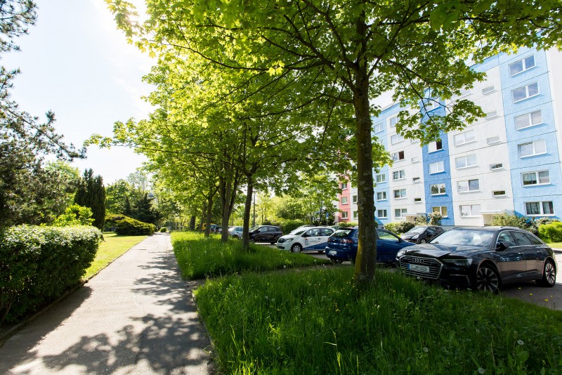 Parkplätze vorhanden - Komplett möblierte 3-Raumwohnung