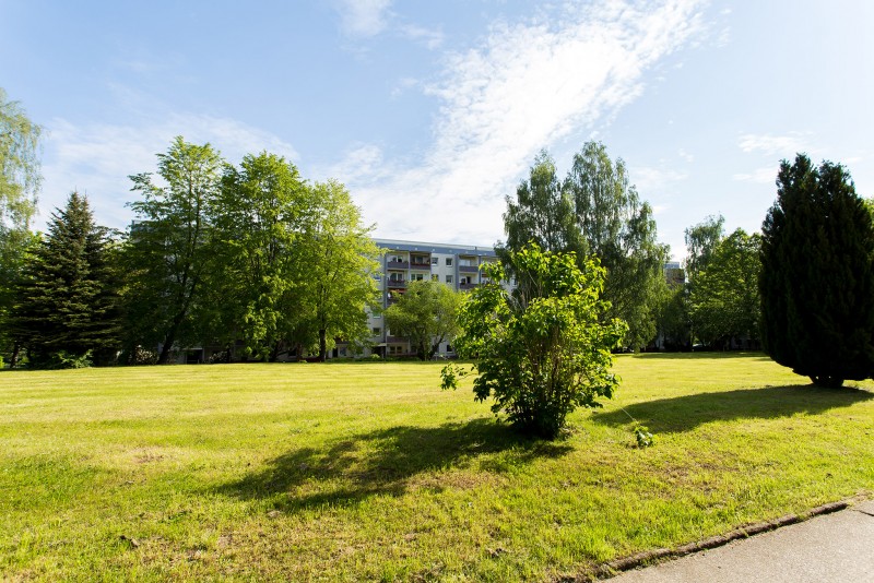 gepflegte Grünanlagen - Komplett möblierte 3-Raumwohnung