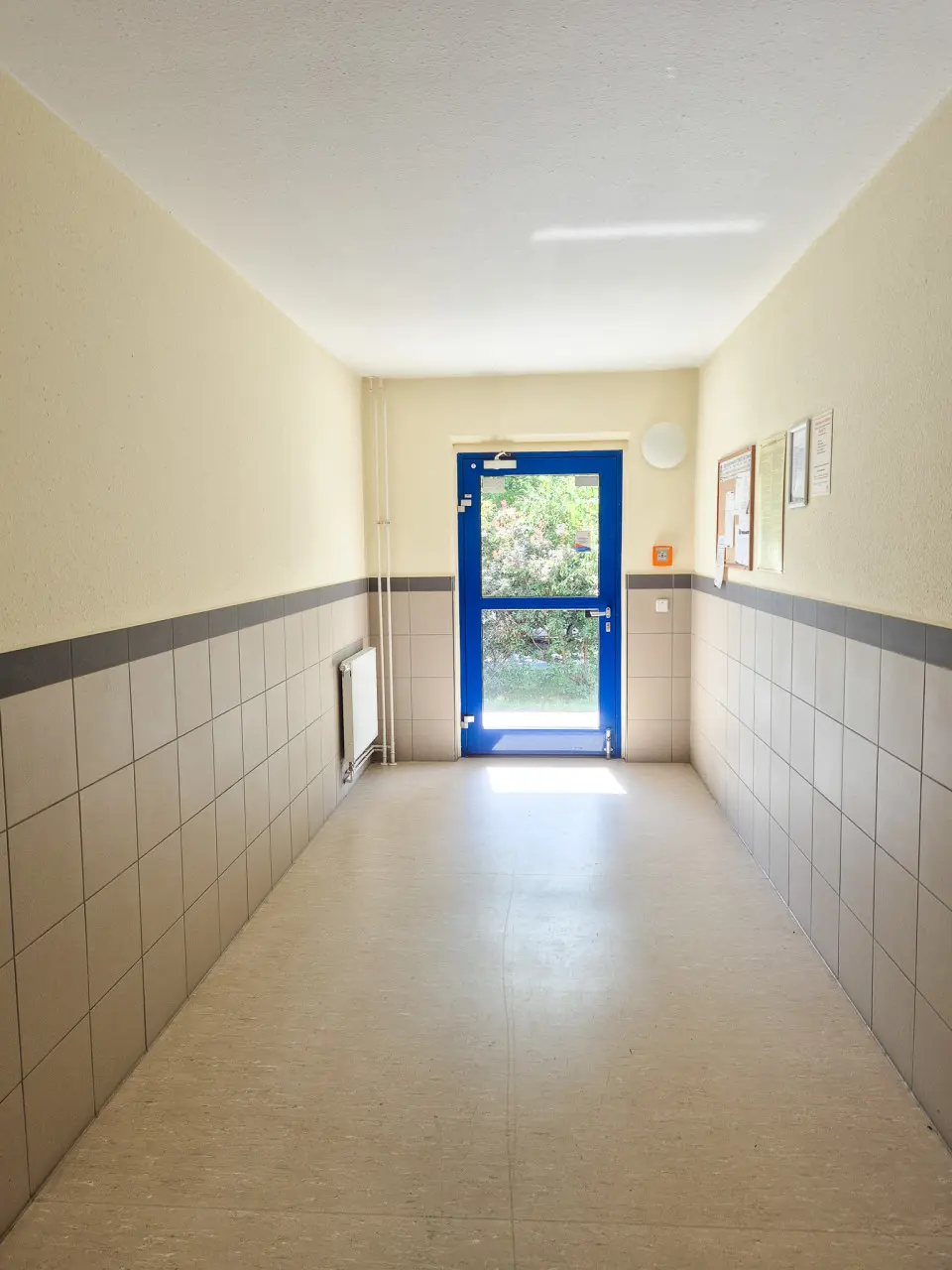 Building Entrance - 3-room apartment with a kitchen-dining area and an XXL balcony