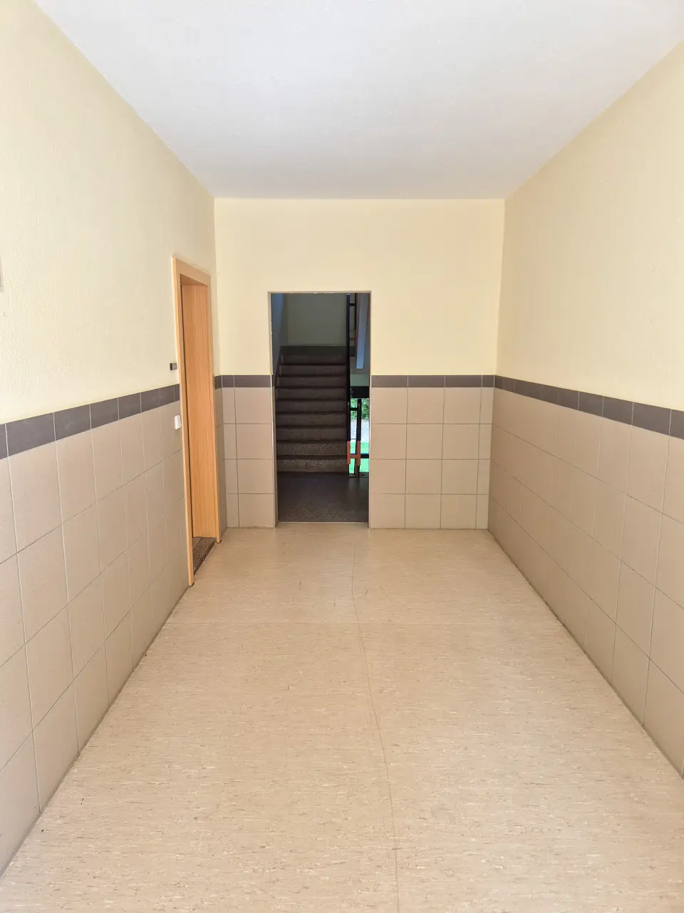 Building Entrance - 3-room apartment with a kitchen-dining area and an XXL balcony