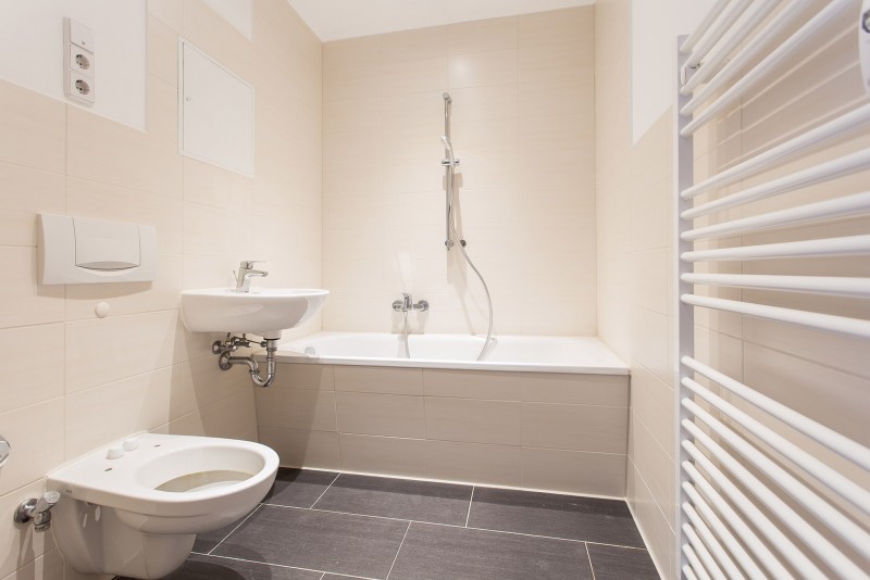 Bad mit Wanne - Familie + Stubentiger? Das ist die ideale Wohnung – schau mal rein!