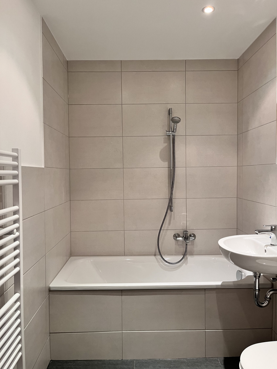 Bathroom with bathtub - 2 rooms, large sunny balcony and daylight kitchen