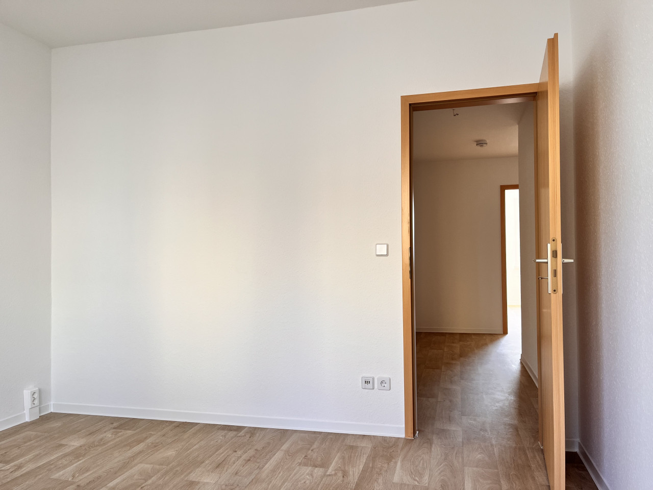 Bedroom - 2 rooms, large sunny balcony and daylight kitchen