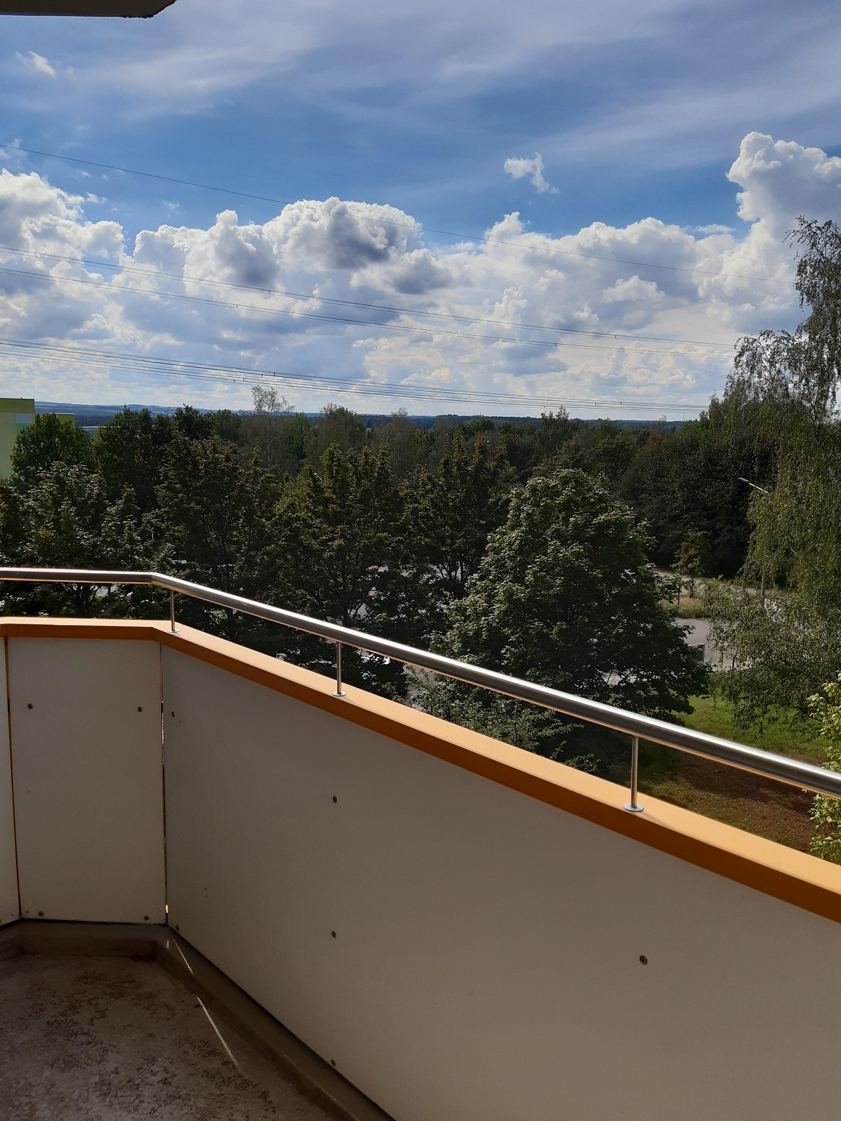 Balkon (Beispielbild) - Einziehen leichtgemacht: die Einbauküche ist schon da