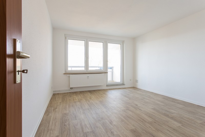 großes Wohnzimmer - Schick ausgestattete 3-Zimmer-Wohnung in Altchemnitz