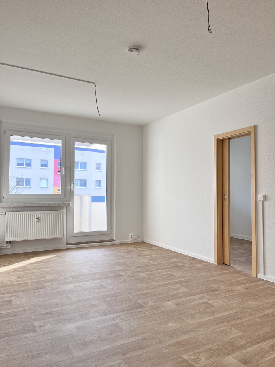 Verbindung Wohnzimmer zur Küche - XXL-Balkon & frisch renoviert – 2-Raum-Wohnung mit Wohlfühlfaktor