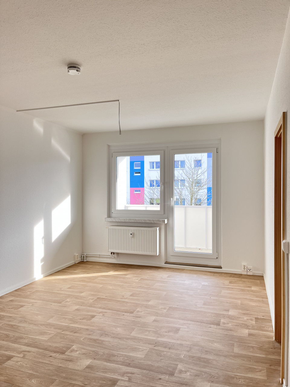 Wohnzimmer - XXL-Balkon & frisch renoviert – 2-Raum-Wohnung mit Wohlfühlfaktor
