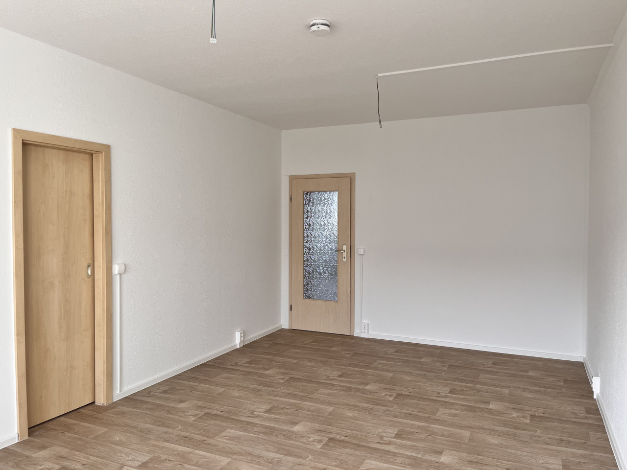 Wohnzimmer - XXL-Balkon & frisch renoviert – 2-Raum-Wohnung mit Wohlfühlfaktor