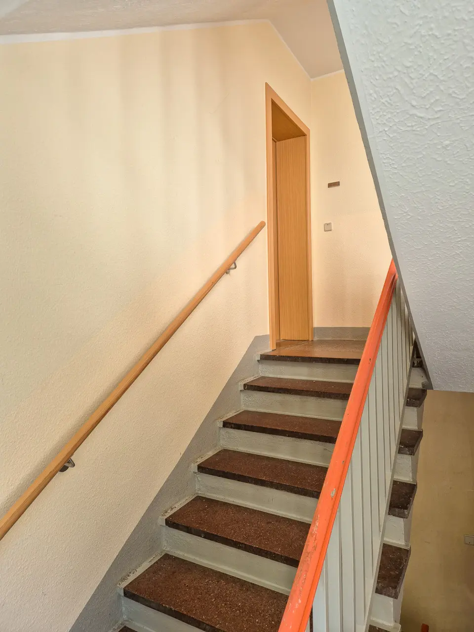 Stairwell - 3-room apartment, brand-new after renovation, in the green neighborhood of Altchemnitz