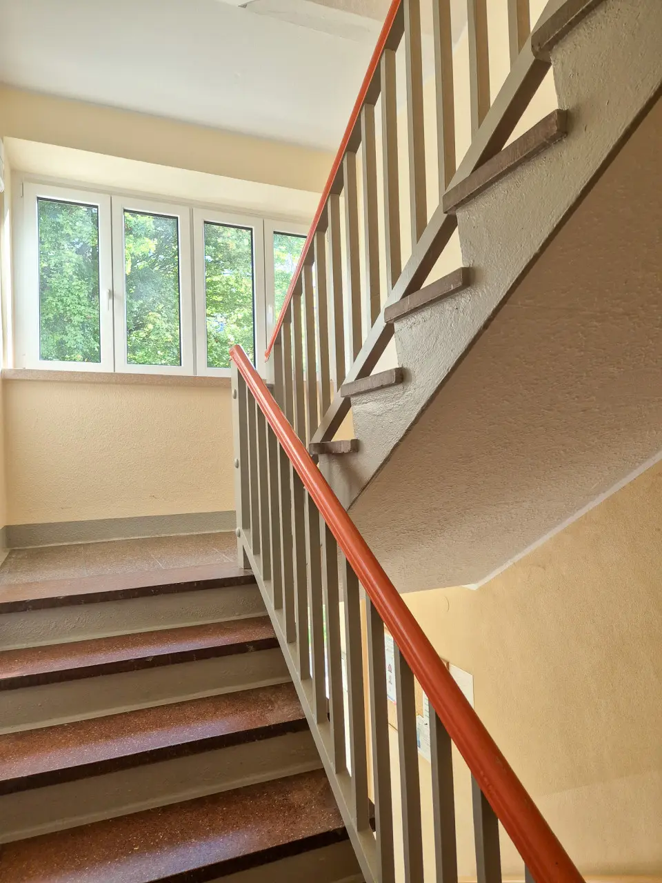 Stairwell - 3-room apartment, brand-new after renovation, in the green neighborhood of Altchemnitz