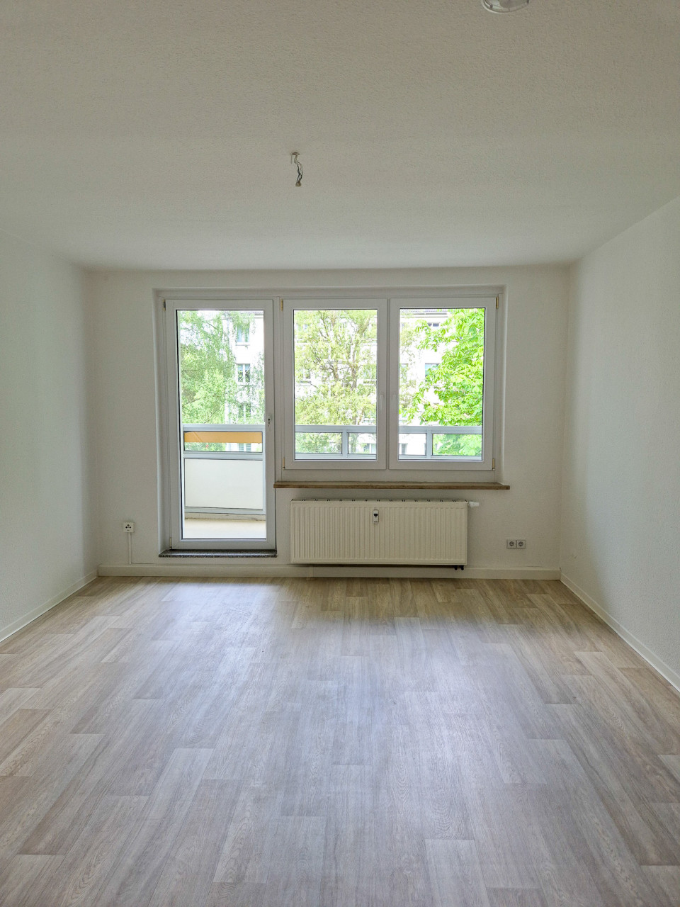 Wohnzimmer - ++ Wunderschöne 2 Raum Wohnung in ruhiger grüner Lage ++