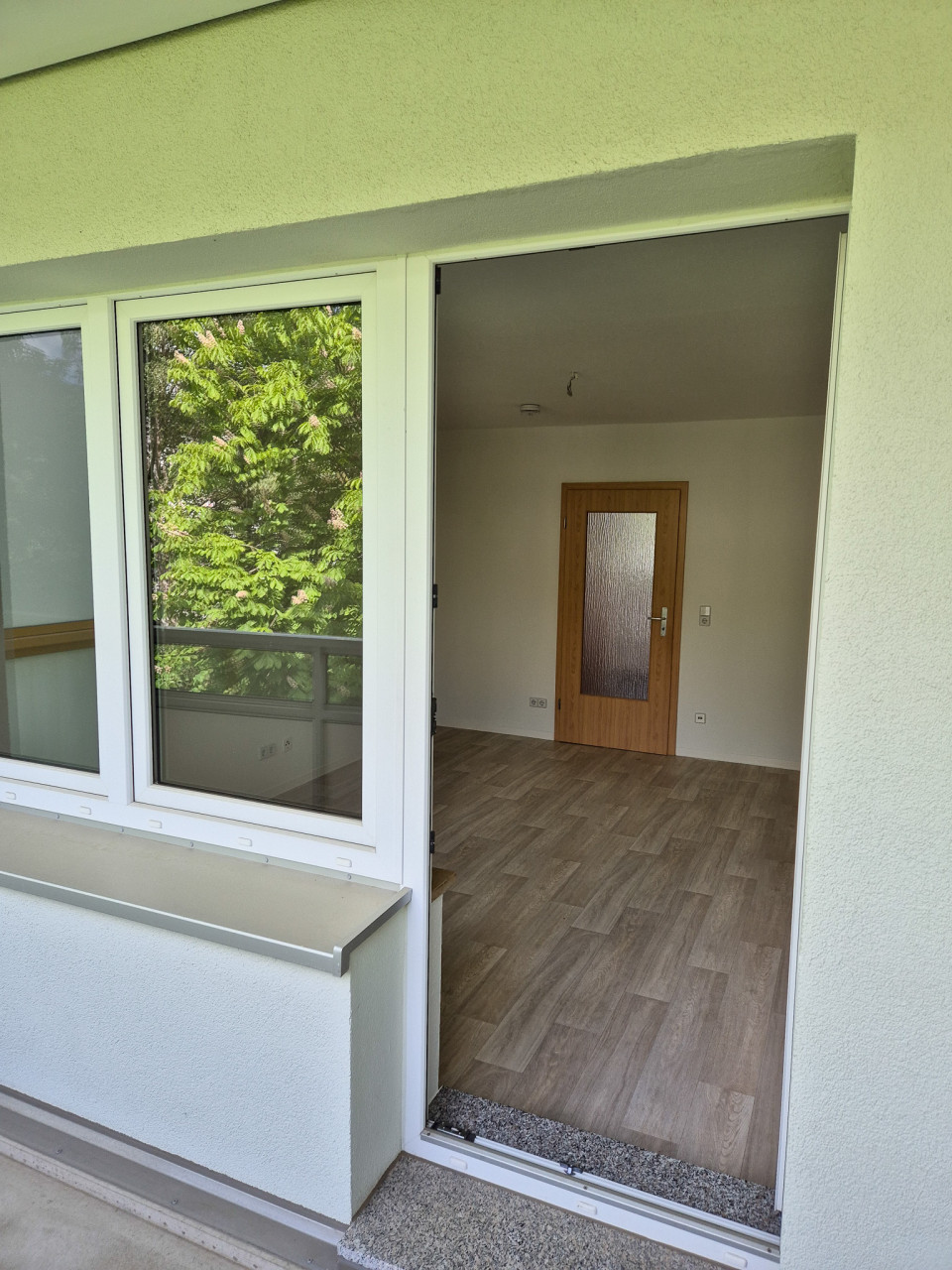Wohnzimmer - ++ Wunderschöne 2 Raum Wohnung in ruhiger grüner Lage ++