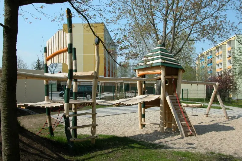 Rabenholz Playground - 2-room apartment in a green yet central location