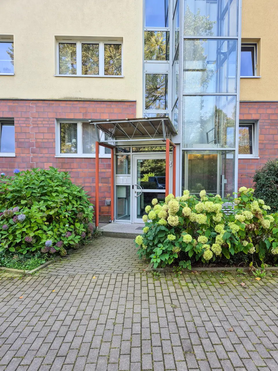 Hauseingang - 3 Raum Wohnung in Markersdorf Nord