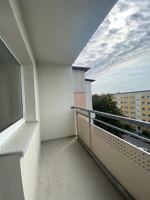 3-Raum Whg. mit umgebauter Küche/Fenster sowie HWR - Foto 2