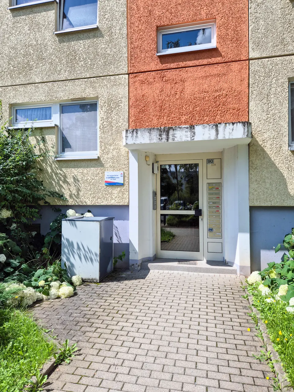 Hauseingang - ***NEU*** Großzügige 3-Raum-Whg. in Hutholz über den Dächern der Stadt!