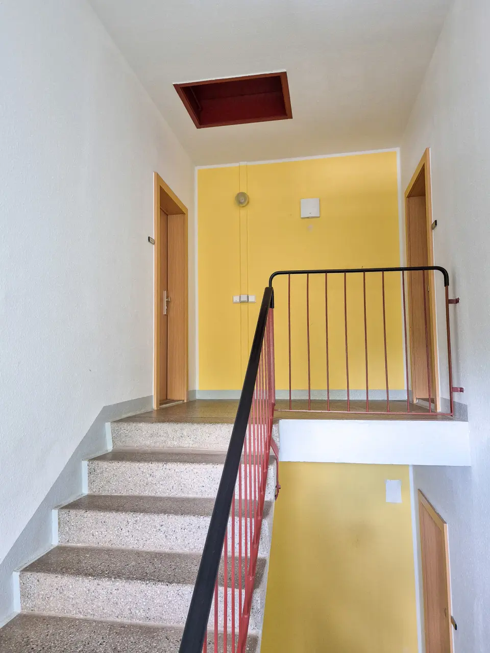 Treppenhaus - ***NEU*** Großzügige 3-Raum-Whg. in Hutholz über den Dächern der Stadt!