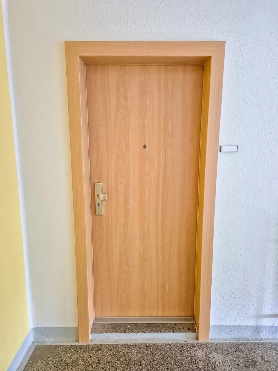 Wohnungstür - ***NEU*** Großzügige 3-Raum-Whg. in Hutholz über den Dächern der Stadt!