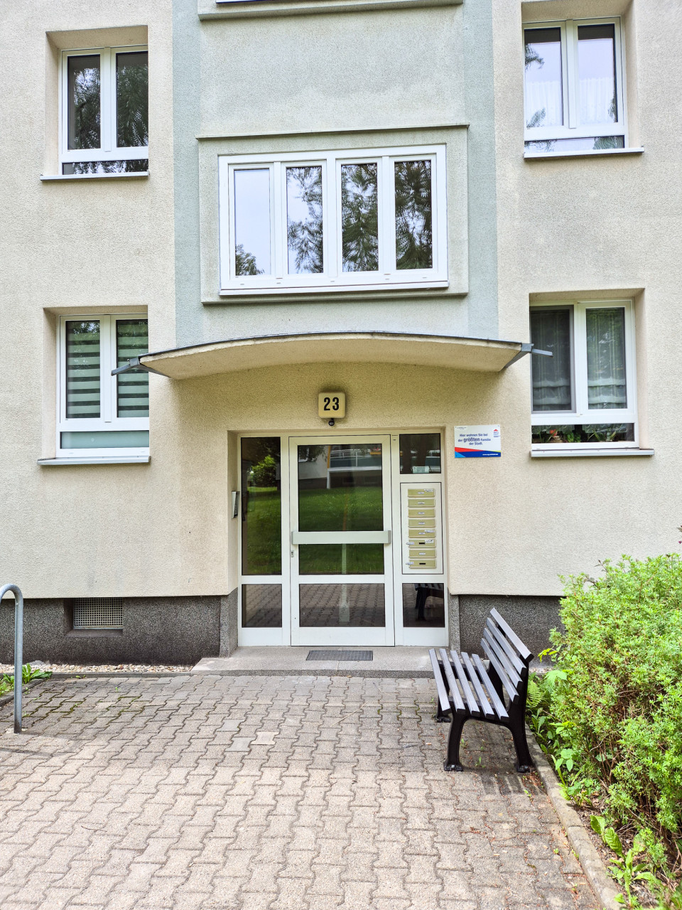 Hauseingang - Alles neu – Sie sind Erster!
