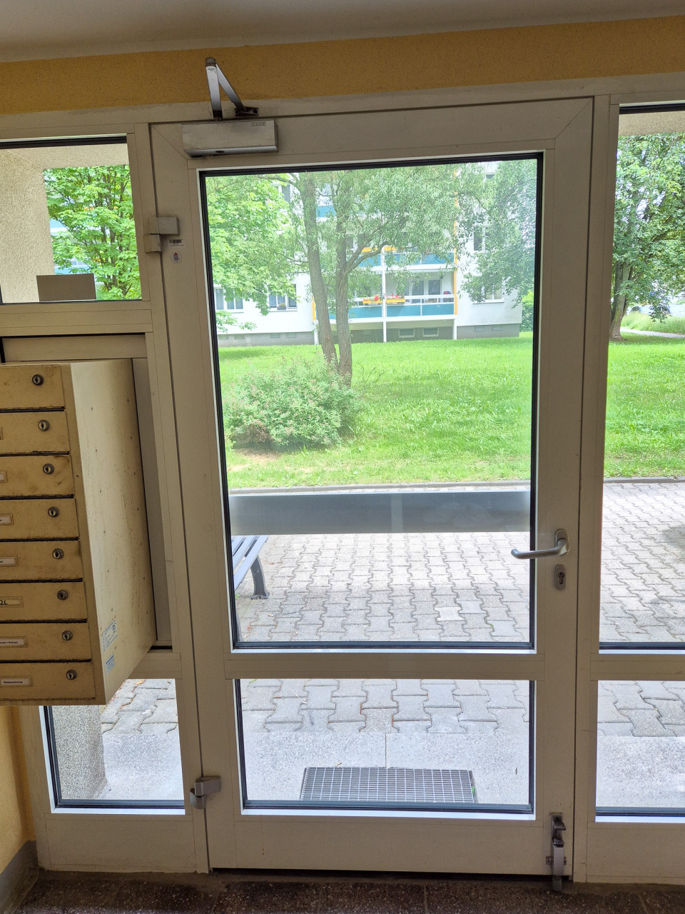 Hauseingang - Alles neu – Sie sind Erster!