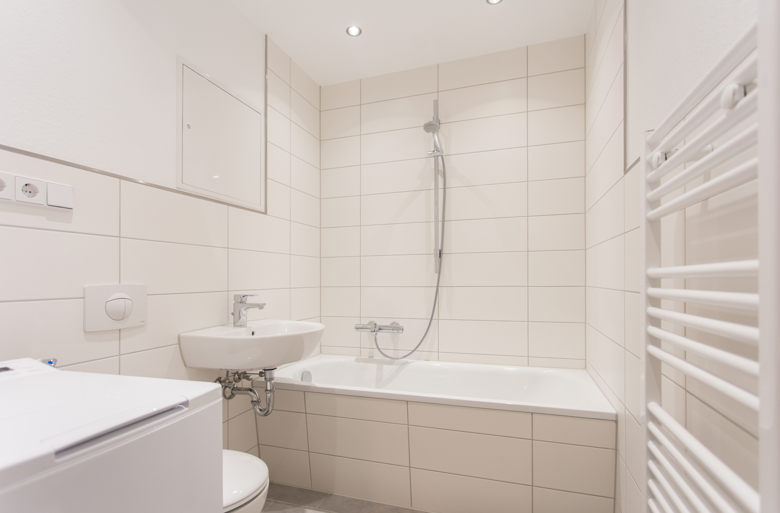 Vergleichswohnung Bad mit Wanne - Frisch renoviert – 4-Raum Wohnung in toller Lage