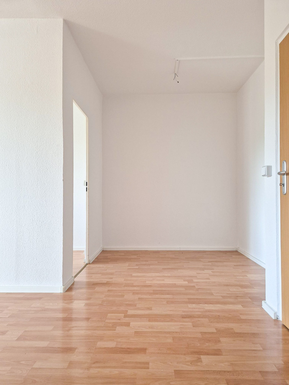 Essecke - 3 -Raum Whg. im Grünen mit Balkon und Badewanne